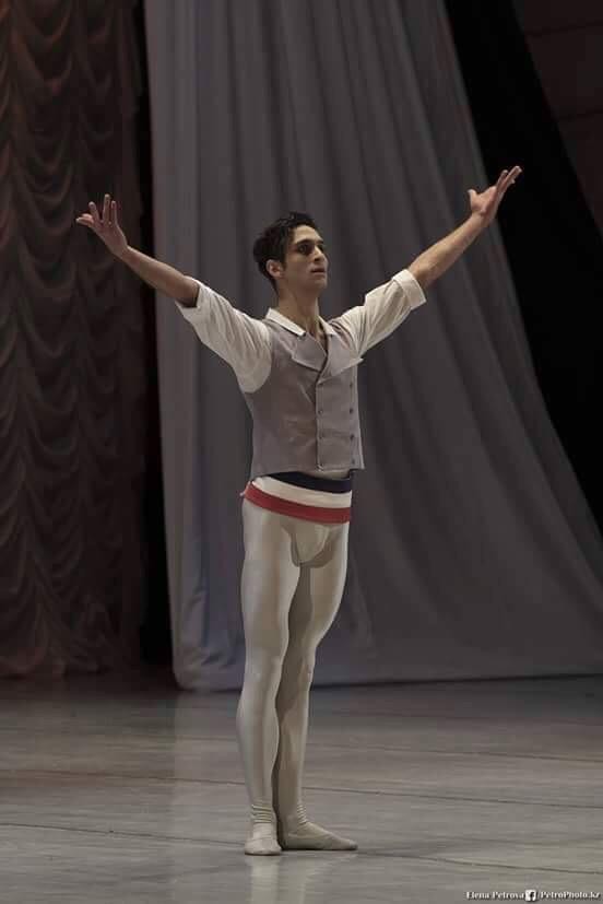 Türk balet Efe Burak gümüş madalya ile döndü